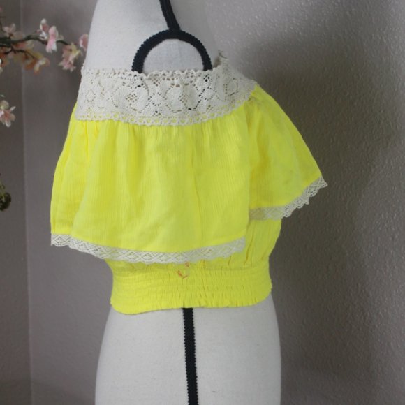 Flying Tomato Ruffle Lace Crop - Picture 3 of 4